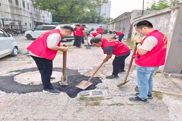 河北四建天津分公司河北农大项目部义务修缮老旧小区道路